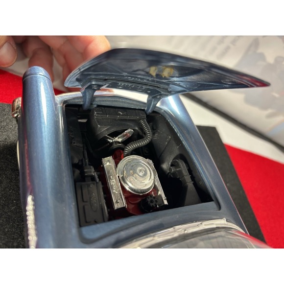 Road Signature Series 1:18 Diecast 1957 Ford Thunderbird Convertible Blue Car - Picture 4 of 10